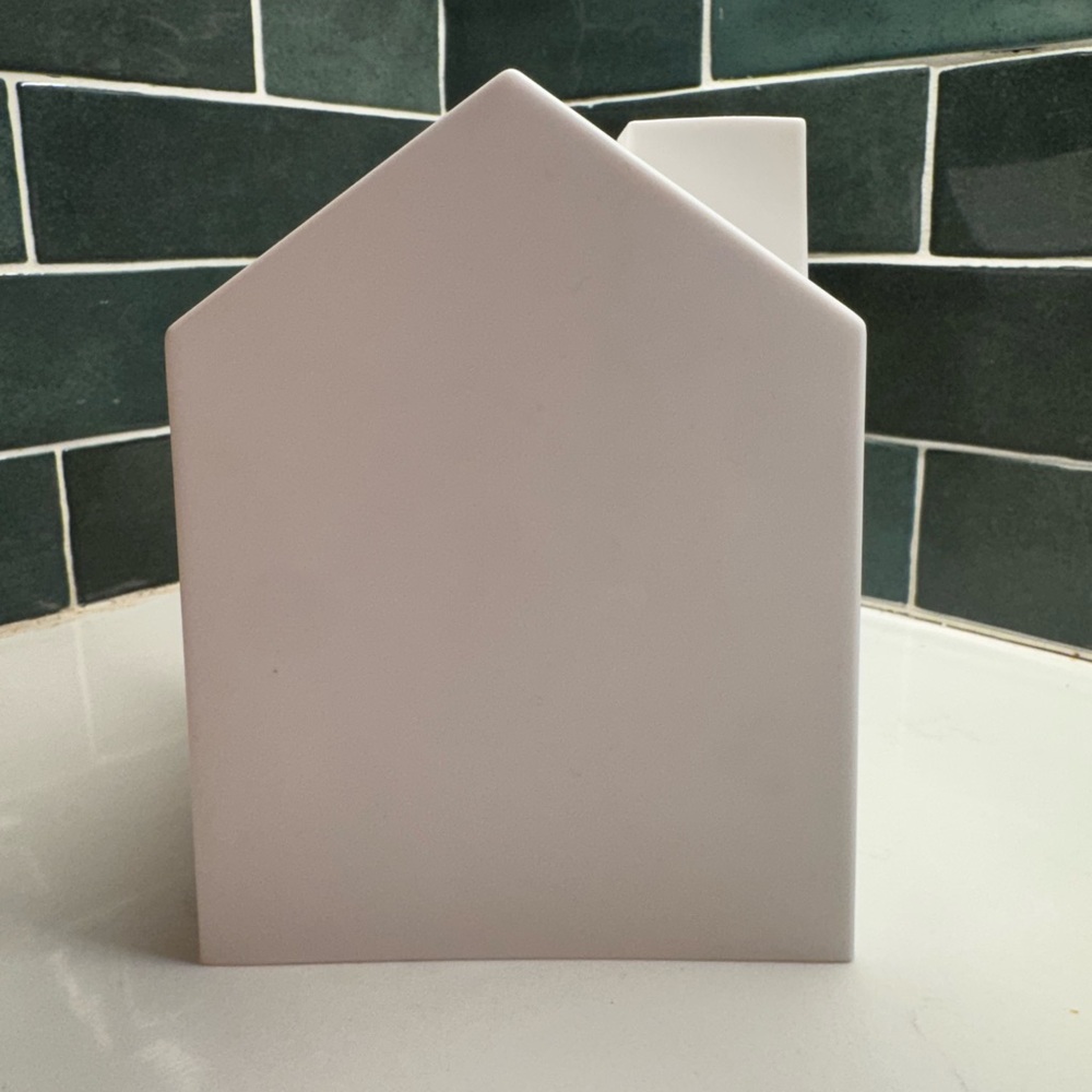 White House-Shaped Square Tissue Box Holder